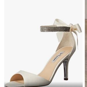 NINA DRESS SHOES - NIB - SIZE 9 1/2 - IVORY